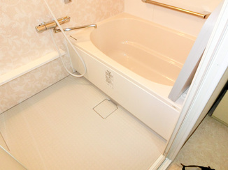 バスルームリフォーム 暖かさと安全性を重視したバリアフリーのお風呂